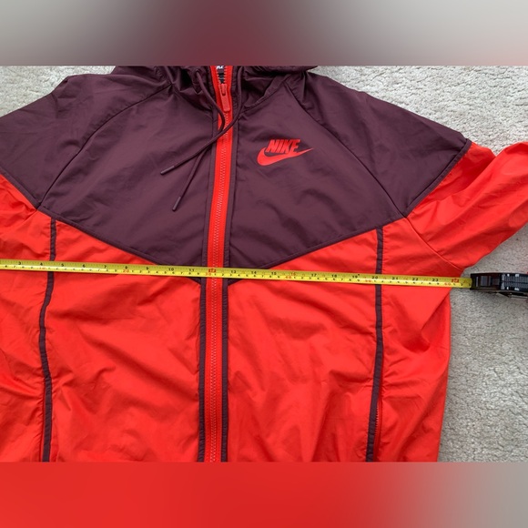 Nike Women’s Size Extra Large XL Windrunner Windbreaker Hooded Red Rain Jacket - Picture 11 of 13
